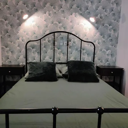 Très Beau Quartier Cathédrale Bord De Loire