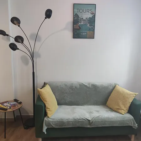 Tres Beau Quartier Cathedrale Bord De Loire