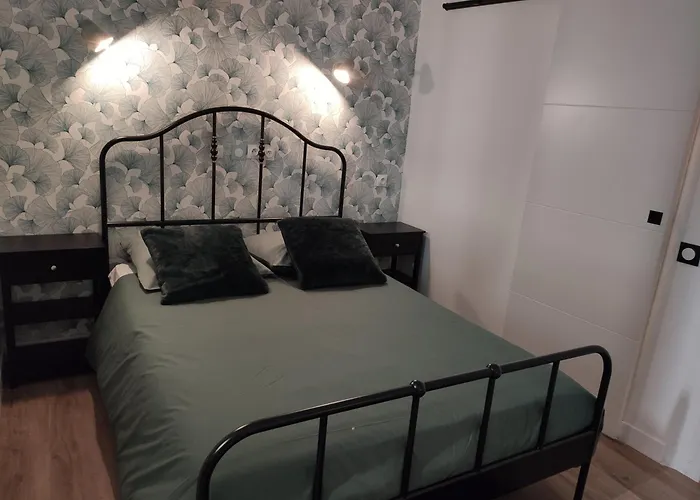 Tres Beau Quartier Cathedrale Bord De Loire * تور