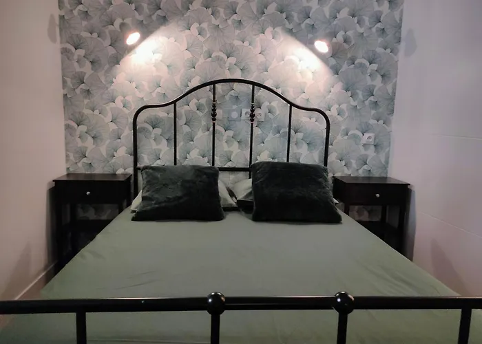 Tres Beau Quartier Cathedrale Bord De Loire